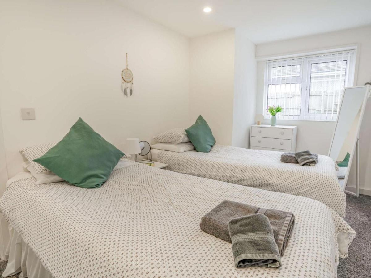 3-Bed 5-6 Berth Modernised Bungalow! Tenby Eksteriør billede