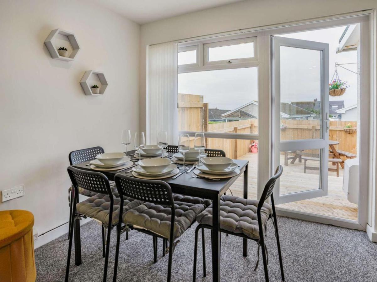 3-Bed 5-6 Berth Modernised Bungalow! Tenby Eksteriør billede