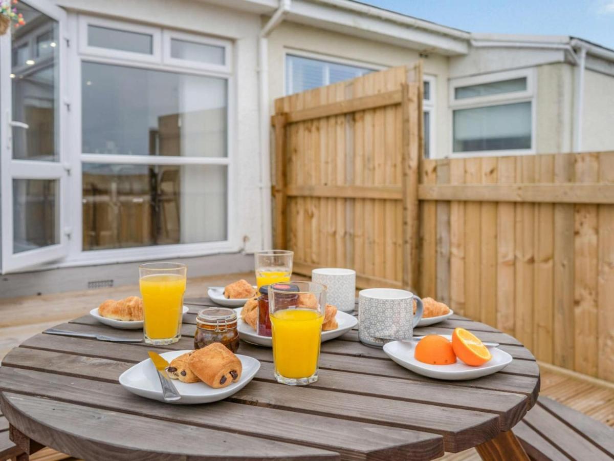 3-Bed 5-6 Berth Modernised Bungalow! Tenby Eksteriør billede